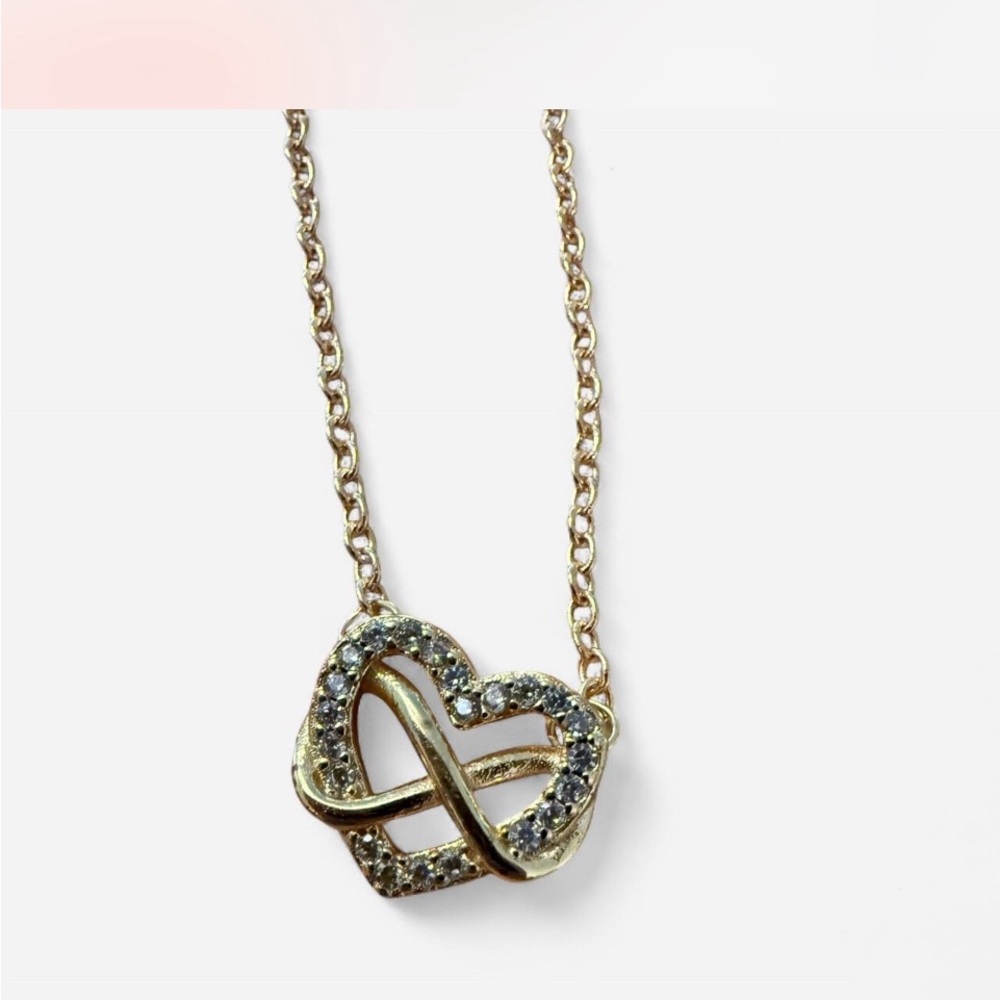 Pandora Gold Heart Infinity Heart Collier Necklace. Doesn’t Come w/ Box.